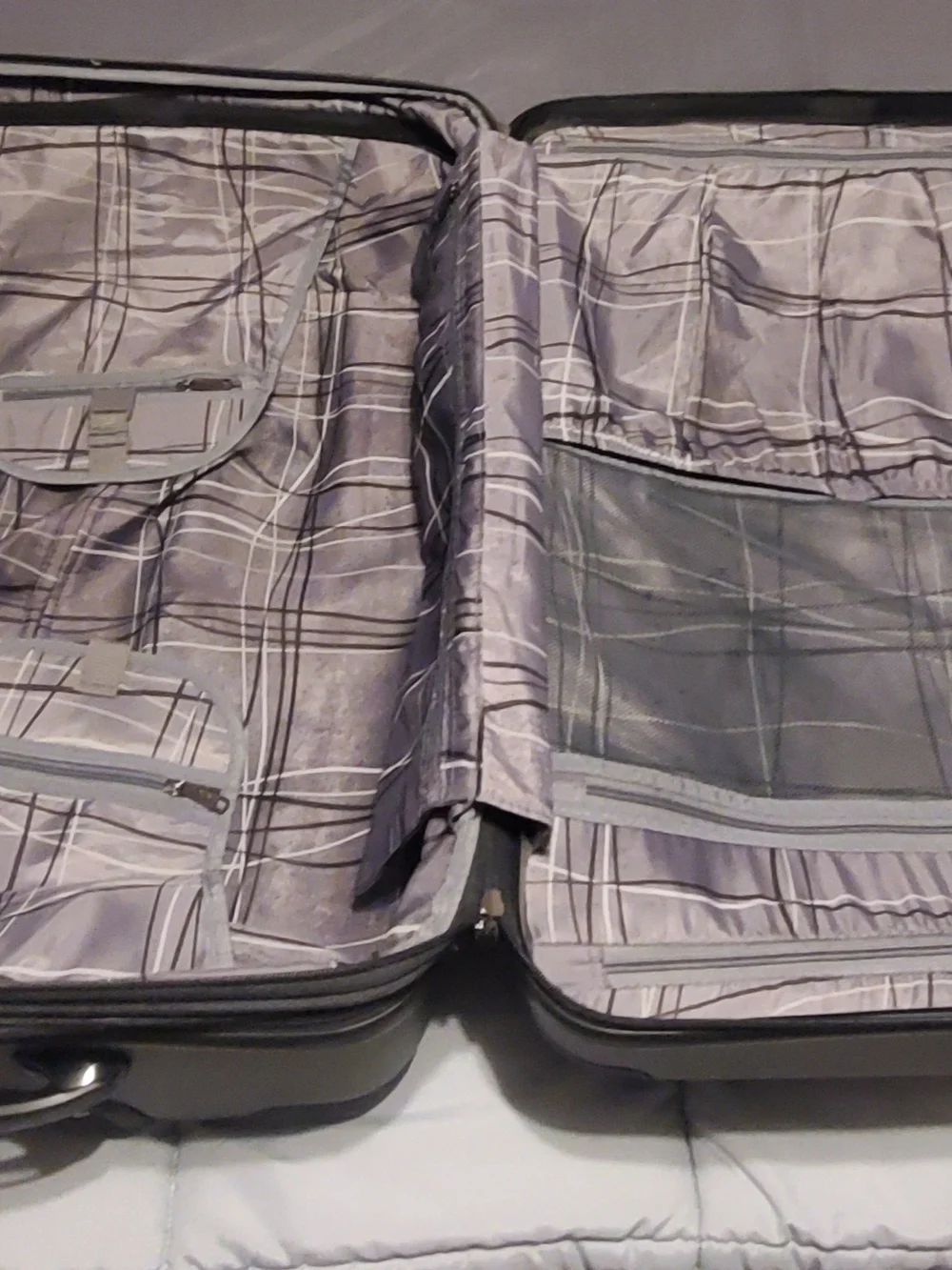 Kenneth Cole Reaction Expandable Hard-Shell Spinner Luggage — Metallic Gray